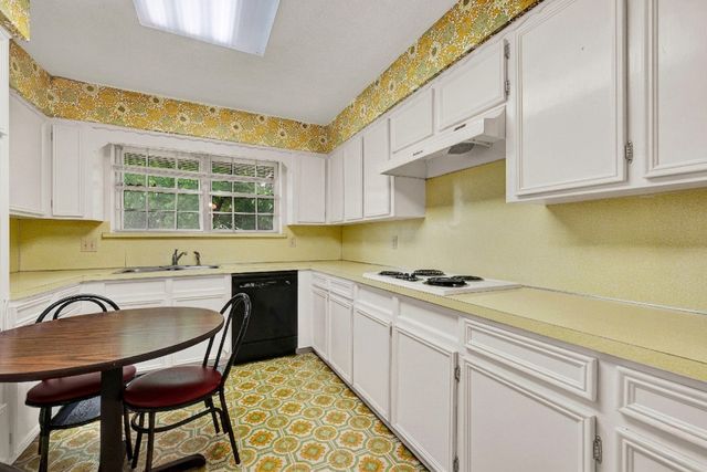 1415 S Joe Wilson Road, Cedar Hill, TX 75104