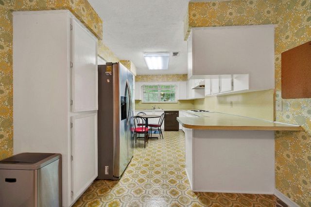 1415 S Joe Wilson Road, Cedar Hill, TX 75104