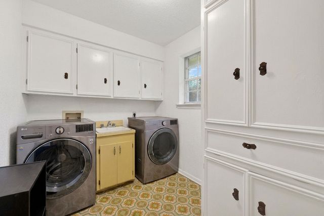 1415 S Joe Wilson Road, Cedar Hill, TX 75104