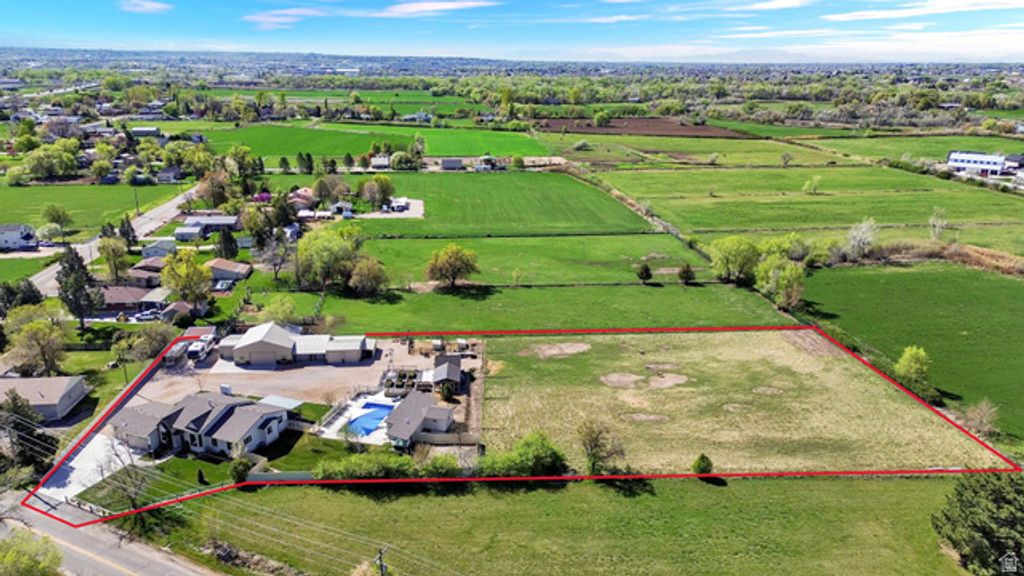 Image 3 of property listing at 2137 W 200 S, Marriott Slaterville, UT 84404