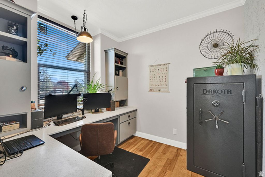 Image 6 of property listing at 2137 W 200 S, Marriott Slaterville, UT 84404