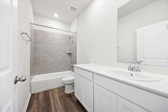 5000 Hazelnut LN, Del Valle, TX 78617