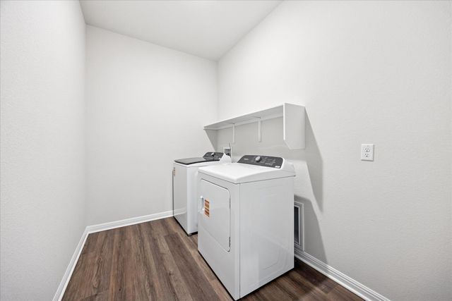 5000 Hazelnut LN, Del Valle, TX 78617