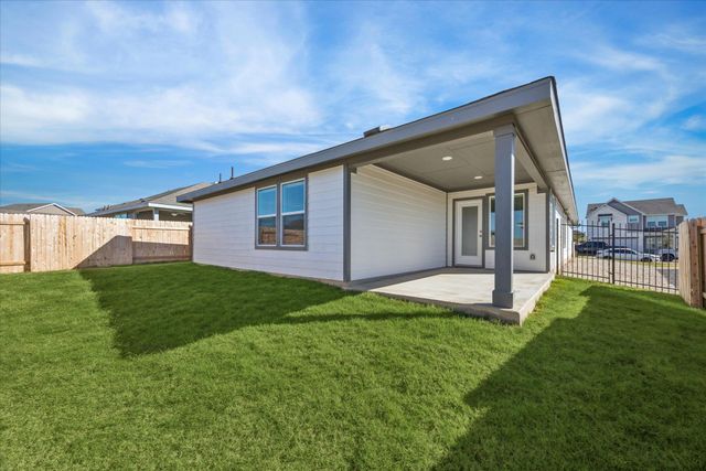 5000 Hazelnut LN, Del Valle, TX 78617