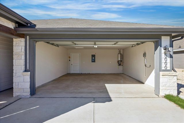 5000 Hazelnut LN, Del Valle, TX 78617