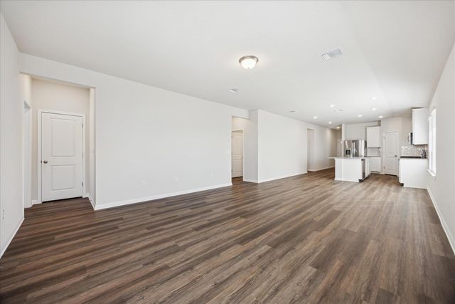 5000 Hazelnut LN, Del Valle, TX 78617