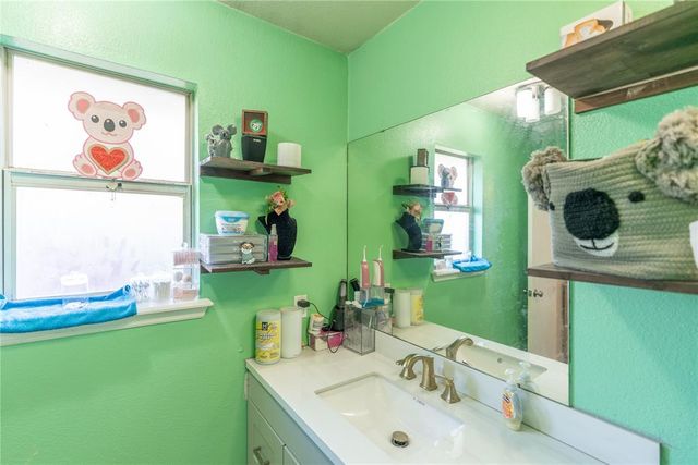 961 N Windermere Drive, Moore, OK 73160