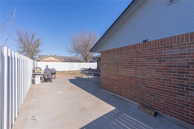 961 N Windermere Drive, Moore, OK 73160