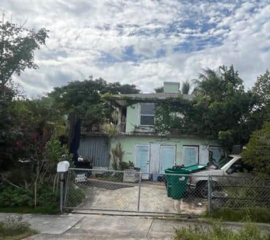 15730 SW 102nd Court, Miami, FL 33157