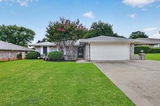 2511 Poppy Lane, Euless, TX 76039