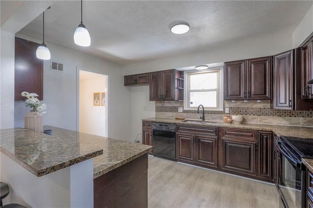 16912 E 4th Terrace, Independence, MO 64056