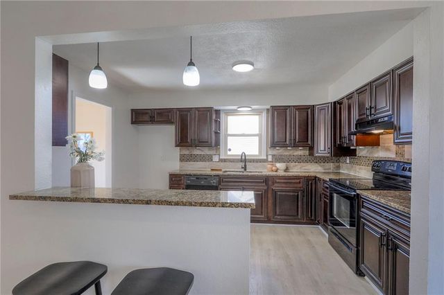 16912 E 4th Terrace, Independence, MO 64056