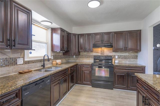 16912 E 4th Terrace, Independence, MO 64056