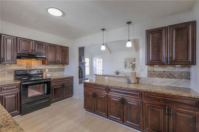 16912 E 4th Terrace, Independence, MO 64056