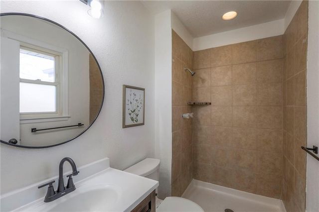 16912 E 4th Terrace, Independence, MO 64056