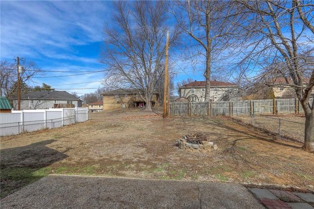 16912 E 4th Terrace, Independence, MO 64056