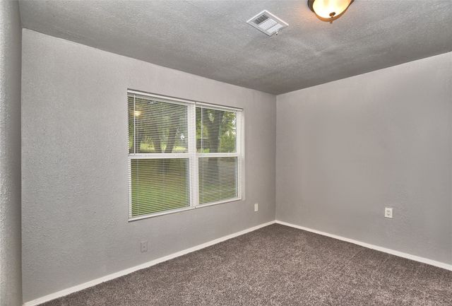 502 N Industrial Avenue E, Sand Springs, OK 74063