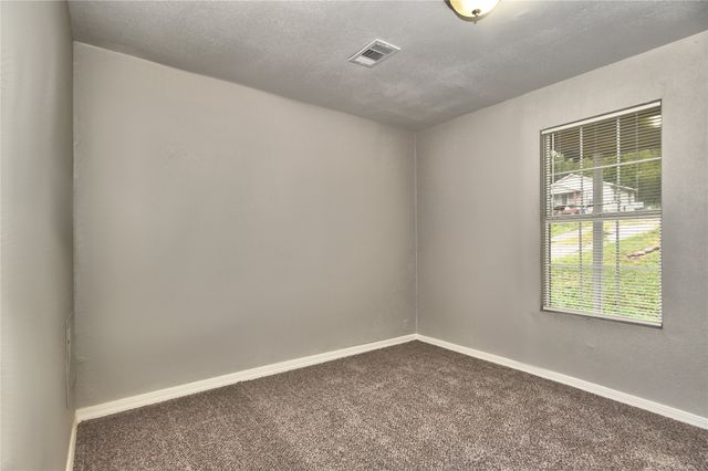 502 N Industrial Avenue E, Sand Springs, OK 74063