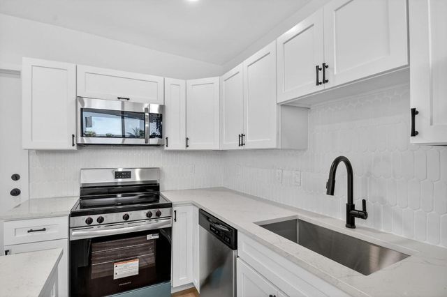 1426 Hillcrest Dr Drive, Lake Worth Beach, FL 33461