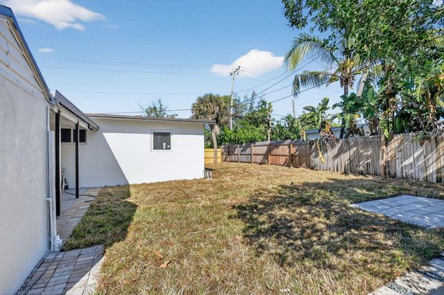 1426 Hillcrest Dr Drive, Lake Worth Beach, FL 33461