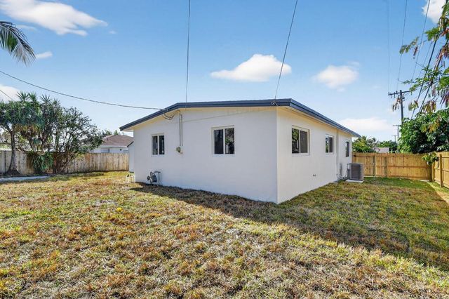 1426 Hillcrest Dr Drive, Lake Worth Beach, FL 33461