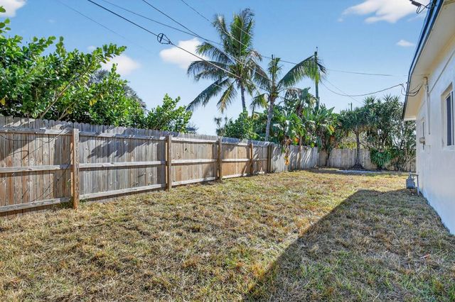 1426 Hillcrest Dr Drive, Lake Worth Beach, FL 33461