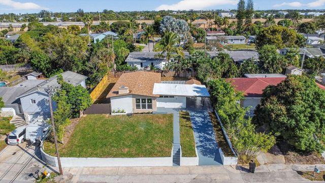 1426 Hillcrest Dr Drive, Lake Worth Beach, FL 33461