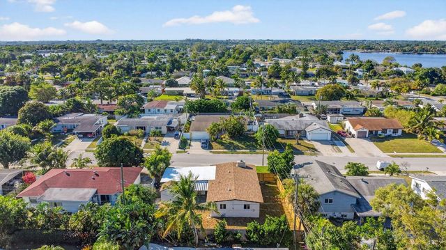 1426 Hillcrest Dr Drive, Lake Worth Beach, FL 33461