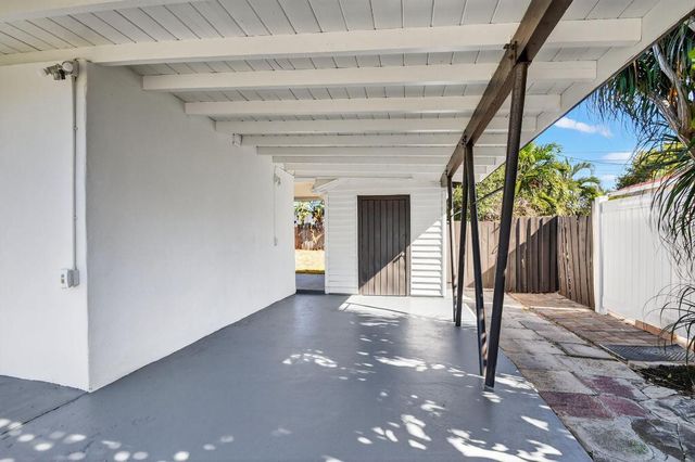 1426 Hillcrest Dr Drive, Lake Worth Beach, FL 33461