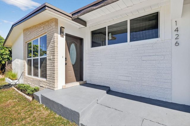 1426 Hillcrest Dr Drive, Lake Worth Beach, FL 33461