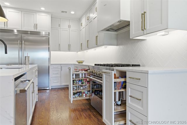 6502 N Oakwood Circle, Owasso, OK 74055