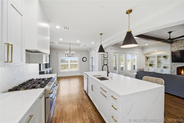 6502 N Oakwood Circle, Owasso, OK 74055