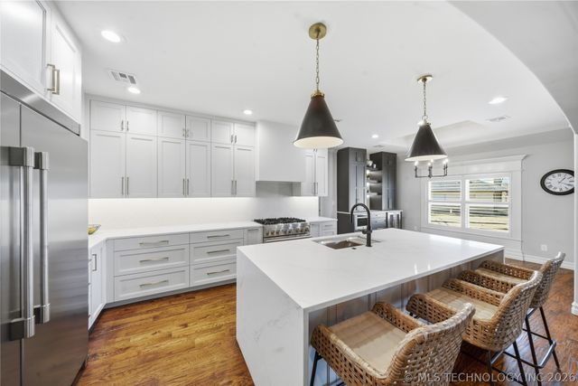 6502 N Oakwood Circle, Owasso, OK 74055