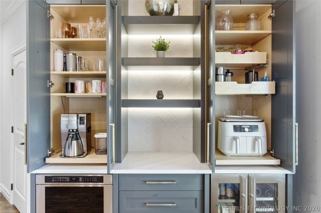 6502 N Oakwood Circle, Owasso, OK 74055