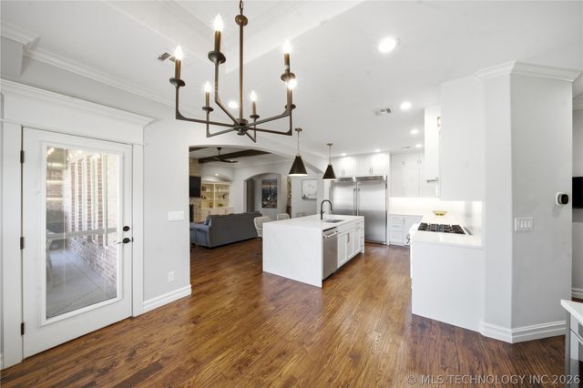 6502 N Oakwood Circle, Owasso, OK 74055