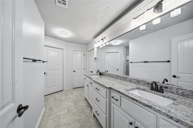 6502 N Oakwood Circle, Owasso, OK 74055