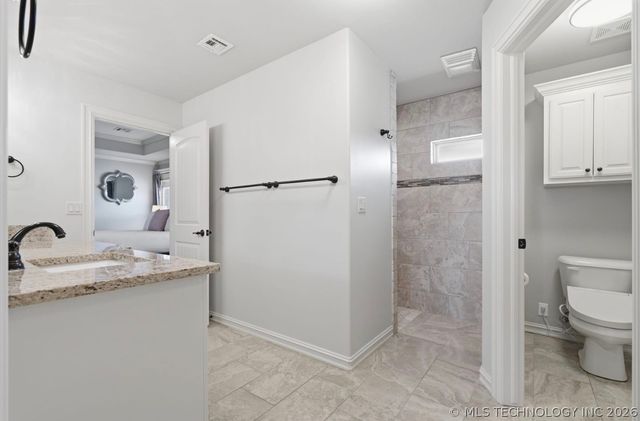 6502 N Oakwood Circle, Owasso, OK 74055