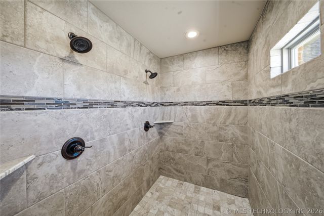 6502 N Oakwood Circle, Owasso, OK 74055