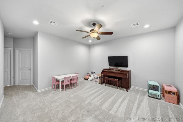 6502 N Oakwood Circle, Owasso, OK 74055