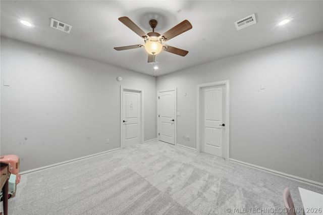 6502 N Oakwood Circle, Owasso, OK 74055