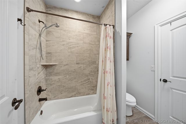 6502 N Oakwood Circle, Owasso, OK 74055