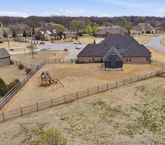 6502 N Oakwood Circle, Owasso, OK 74055