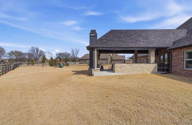 6502 N Oakwood Circle, Owasso, OK 74055