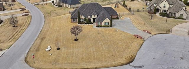 6502 N Oakwood Circle, Owasso, OK 74055