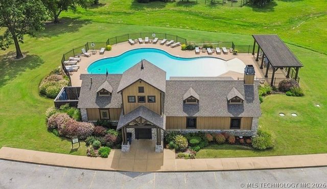 6502 N Oakwood Circle, Owasso, OK 74055