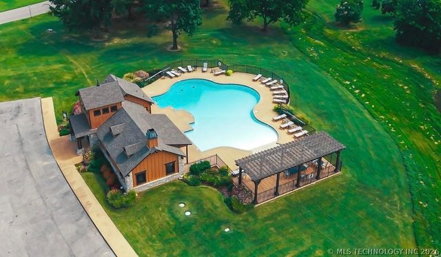 6502 N Oakwood Circle, Owasso, OK 74055