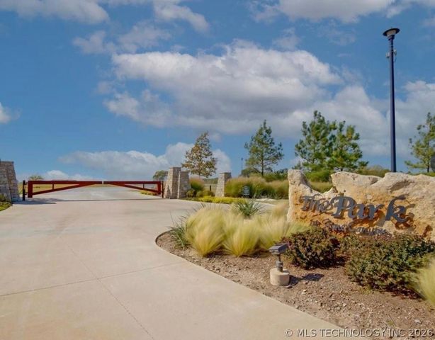 6502 N Oakwood Circle, Owasso, OK 74055