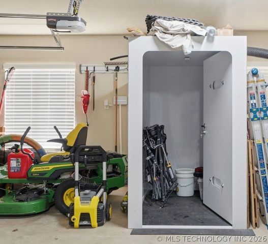 6502 N Oakwood Circle, Owasso, OK 74055