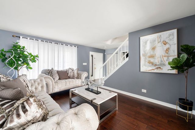 1211 Diane Lane, Elk Grove Village, IL 60007