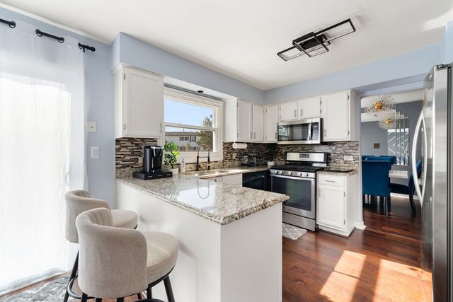 1211 Diane Lane, Elk Grove Village, IL 60007